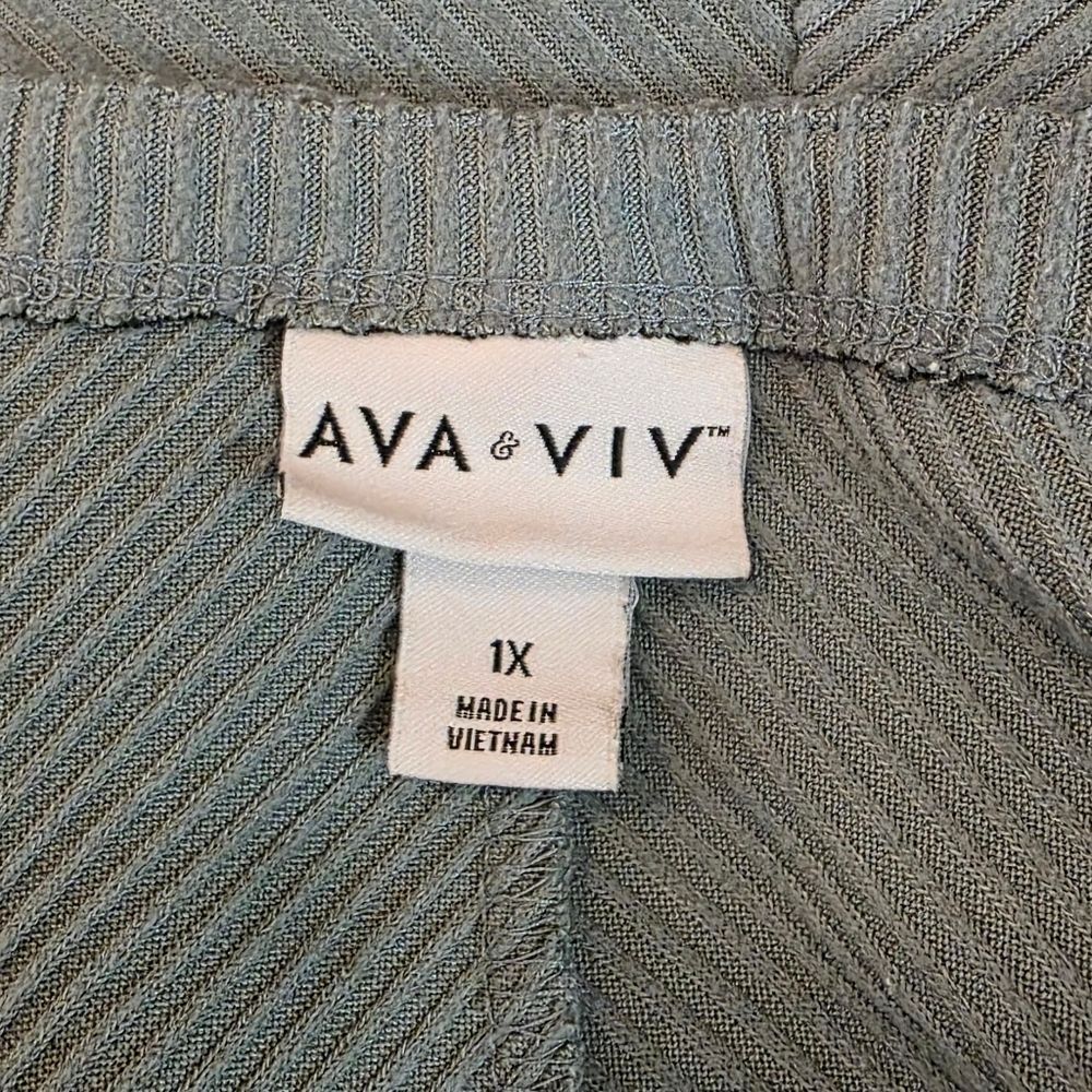 Ava & Viv Light Sage Green Ribbed 3/4 Sleeve Top Size 1X - Picture 3 of 8